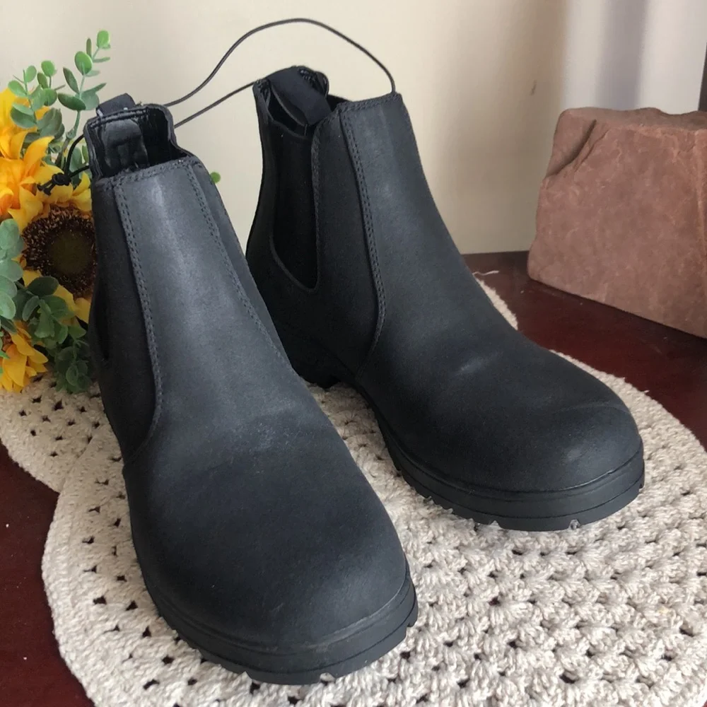 Eddie Bauer Men’s Black Chelsea Boots